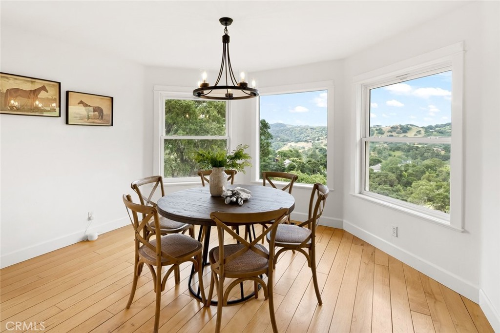 9500 Corona Rd, Atascadero, CA 93422