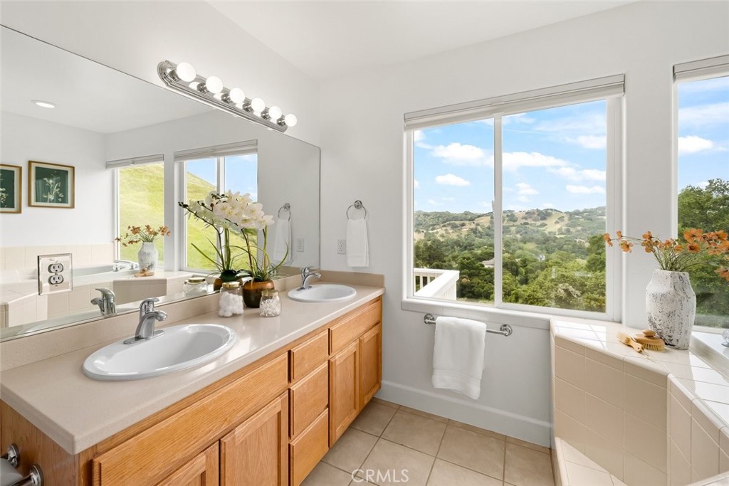 9500 Corona Rd, Atascadero, CA 93422