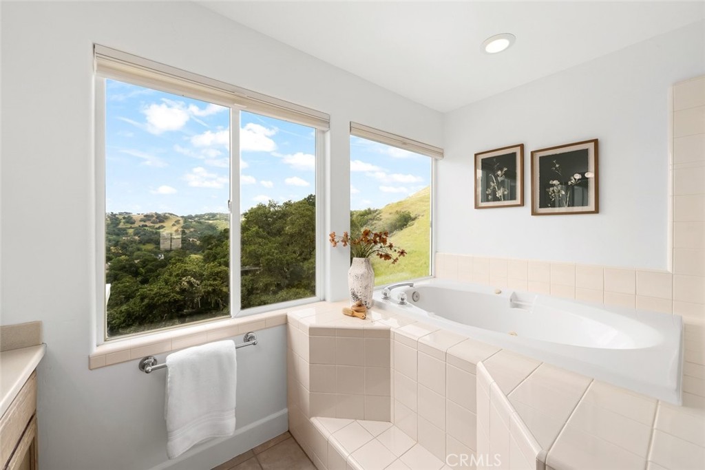 9500 Corona Rd, Atascadero, CA 93422