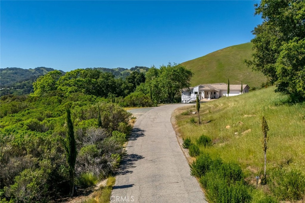 9500 Corona Rd, Atascadero, CA 93422