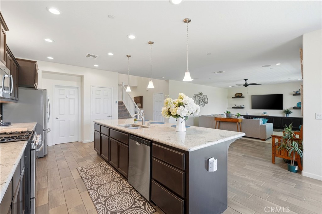 470 Daphne, Lemoore, CA 93245