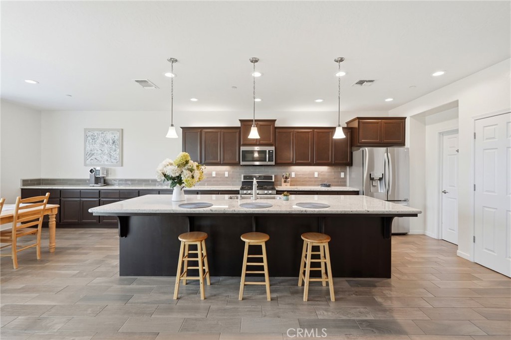 470 Daphne, Lemoore, CA 93245