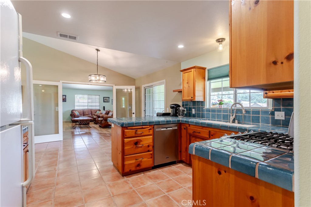 155 Eagle Creek Ct, Atascadero, CA 93422