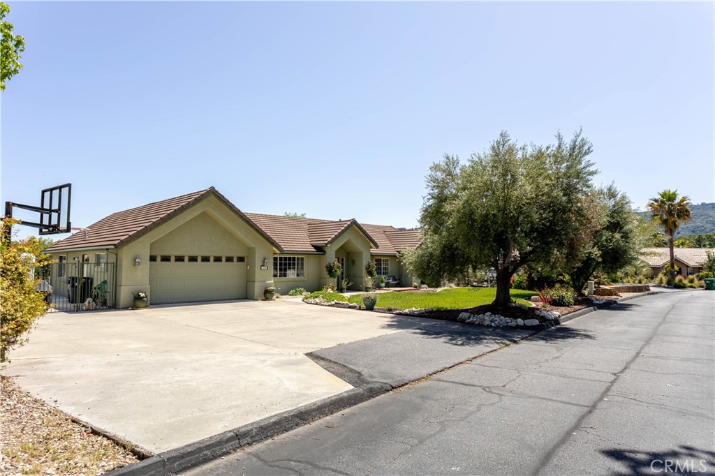 155 Eagle Creek Ct, Atascadero, CA 93422