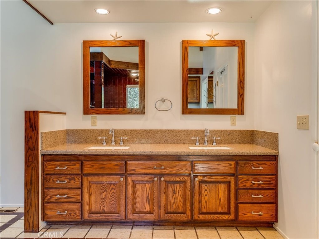 1987 Dorking Ave, Cambria, CA 93428