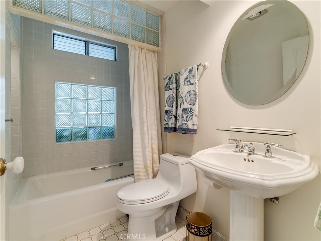 1987 Dorking Ave, Cambria, CA 93428