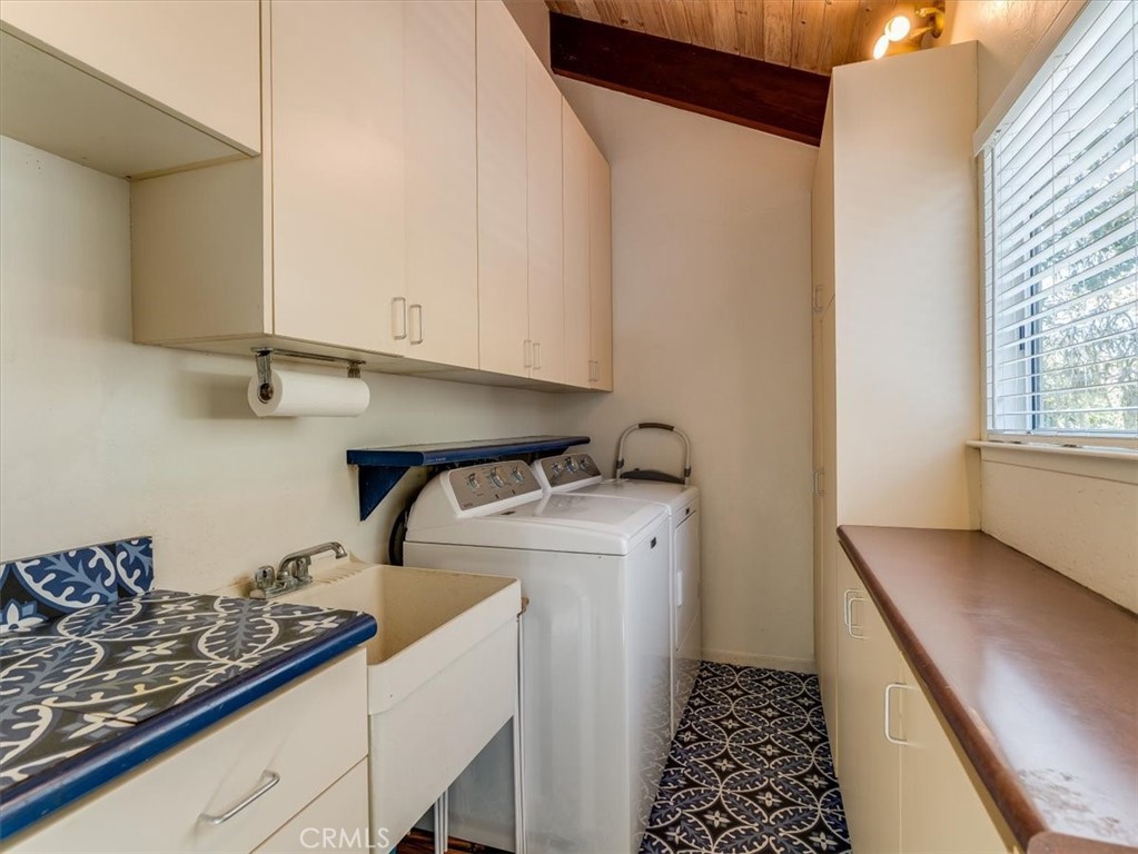 1987 Dorking Ave, Cambria, CA 93428
