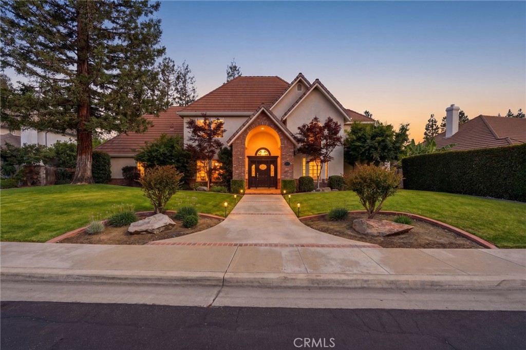 5036 Lakewood, Visalia, CA 93291
