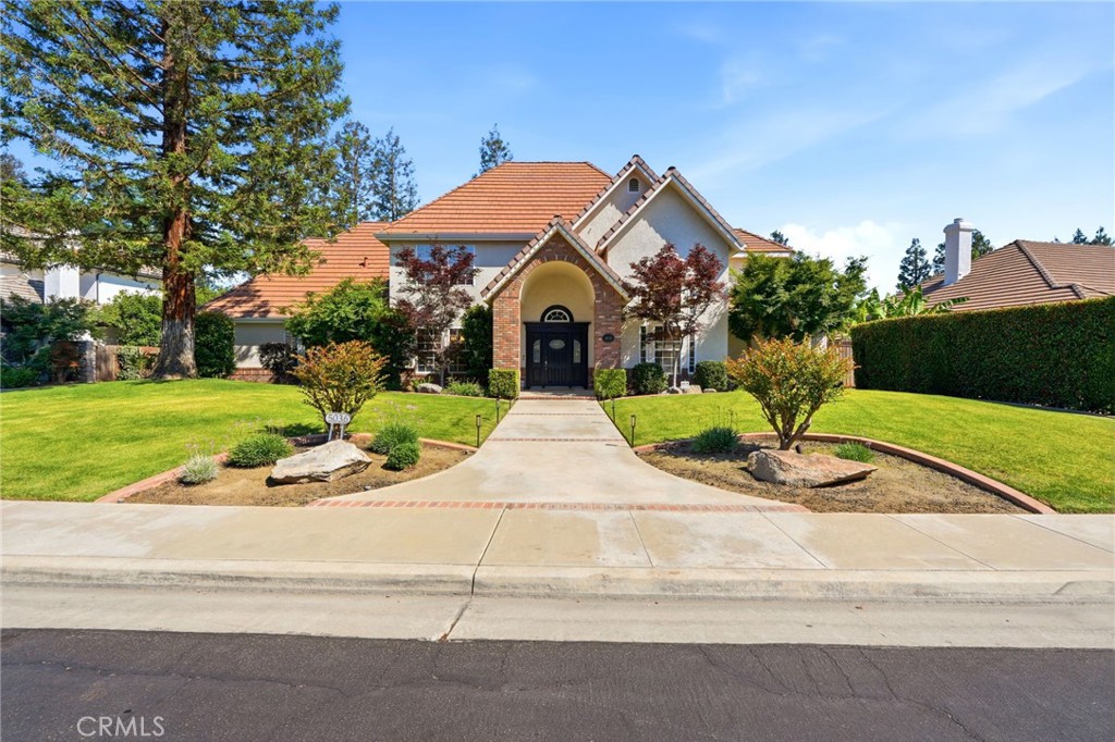 5036 Lakewood, Visalia, CA 93291