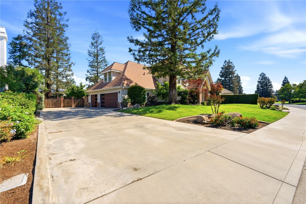 5036 Lakewood, Visalia, CA 93291