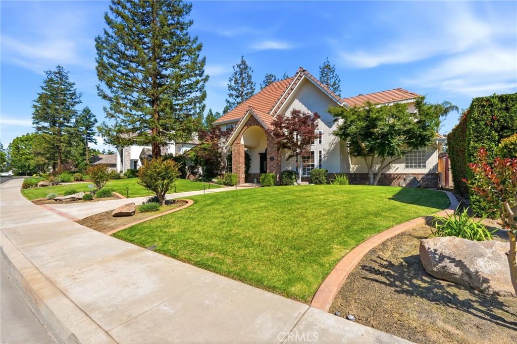 5036 Lakewood, Visalia, CA 93291