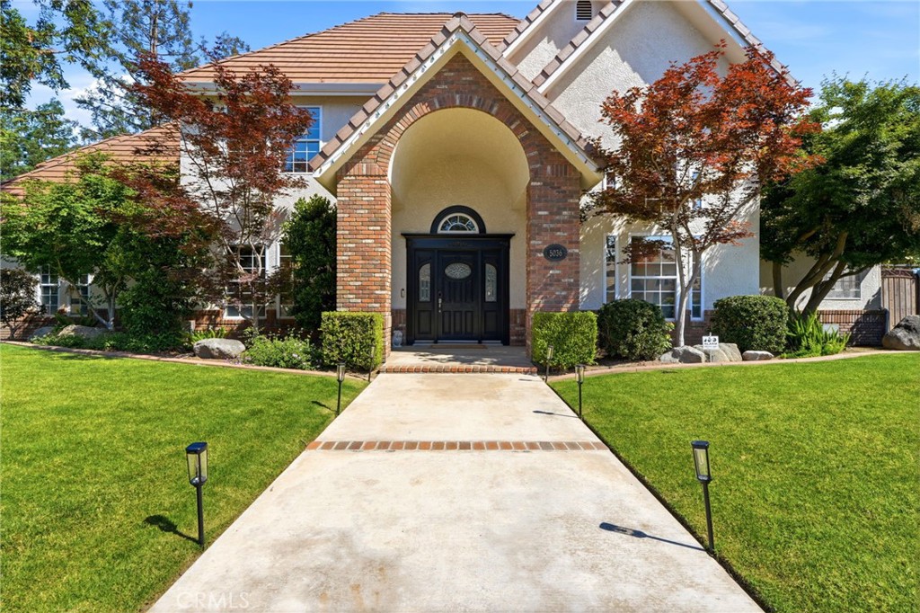 5036 Lakewood, Visalia, CA 93291