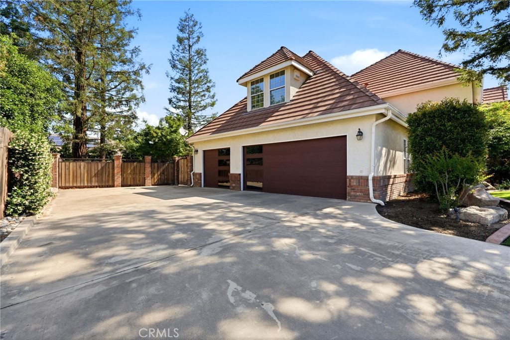5036 Lakewood, Visalia, CA 93291
