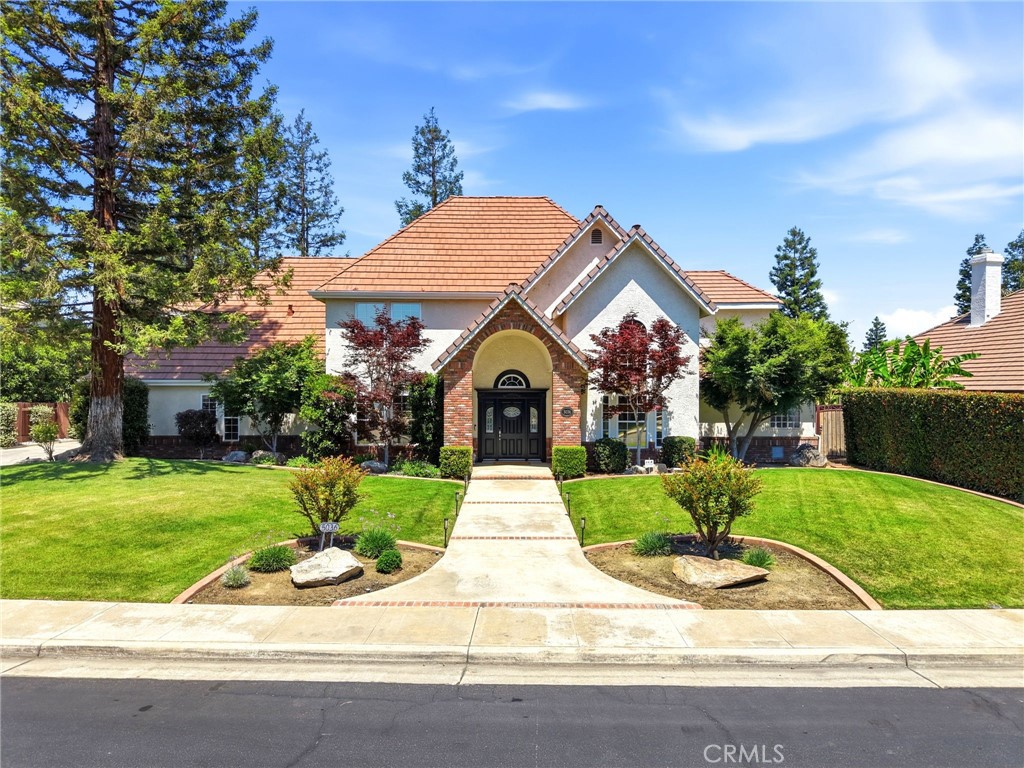 5036 Lakewood, Visalia, CA 93291