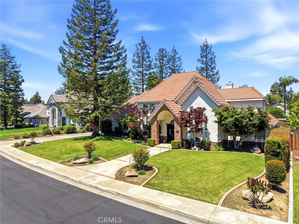 5036 Lakewood, Visalia, CA 93291