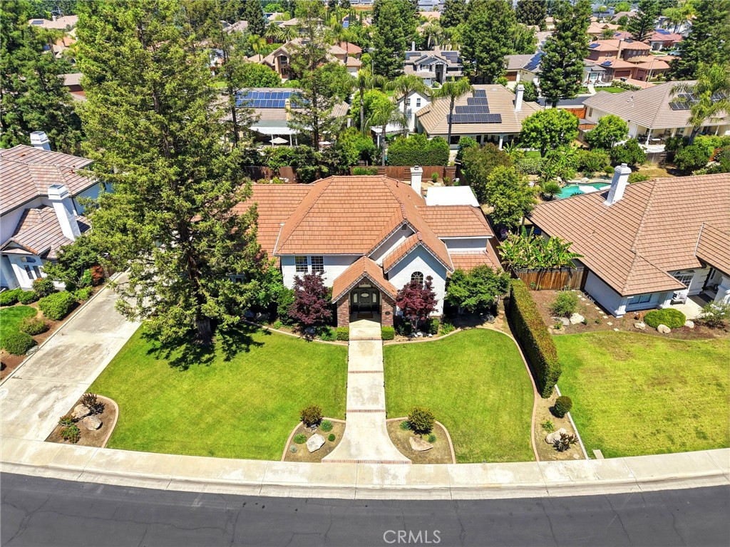5036 Lakewood, Visalia, CA 93291