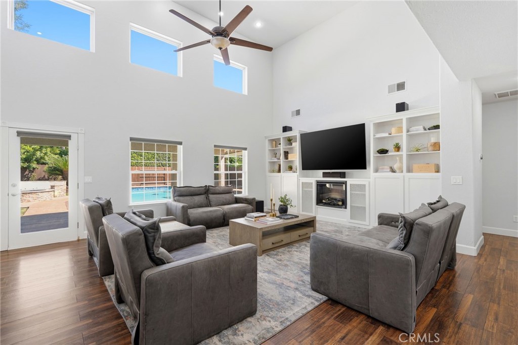 5036 Lakewood, Visalia, CA 93291
