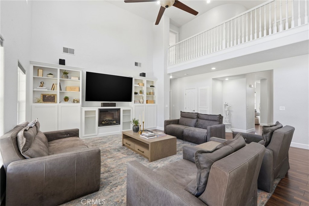5036 Lakewood, Visalia, CA 93291