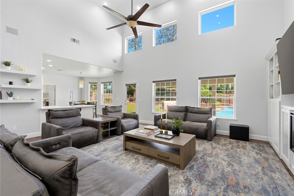 5036 Lakewood, Visalia, CA 93291