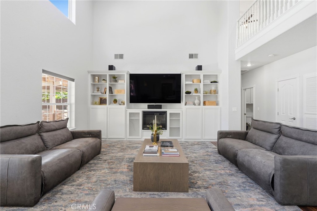 5036 Lakewood, Visalia, CA 93291