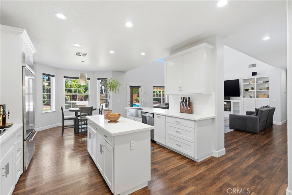 5036 Lakewood, Visalia, CA 93291