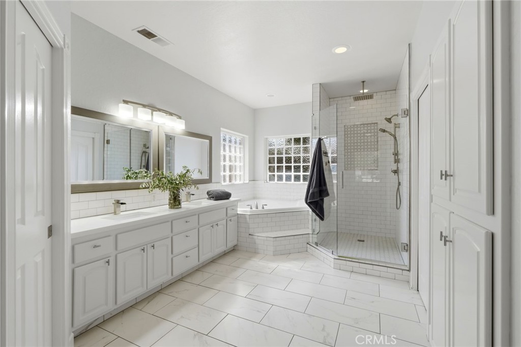 5036 Lakewood, Visalia, CA 93291
