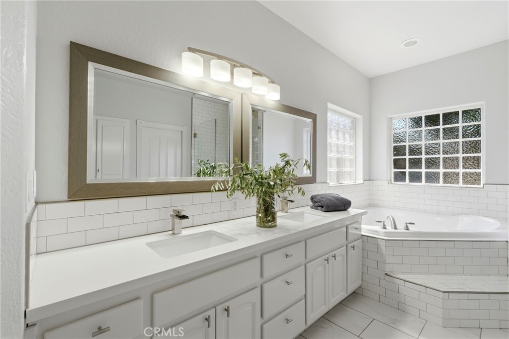 5036 Lakewood, Visalia, CA 93291