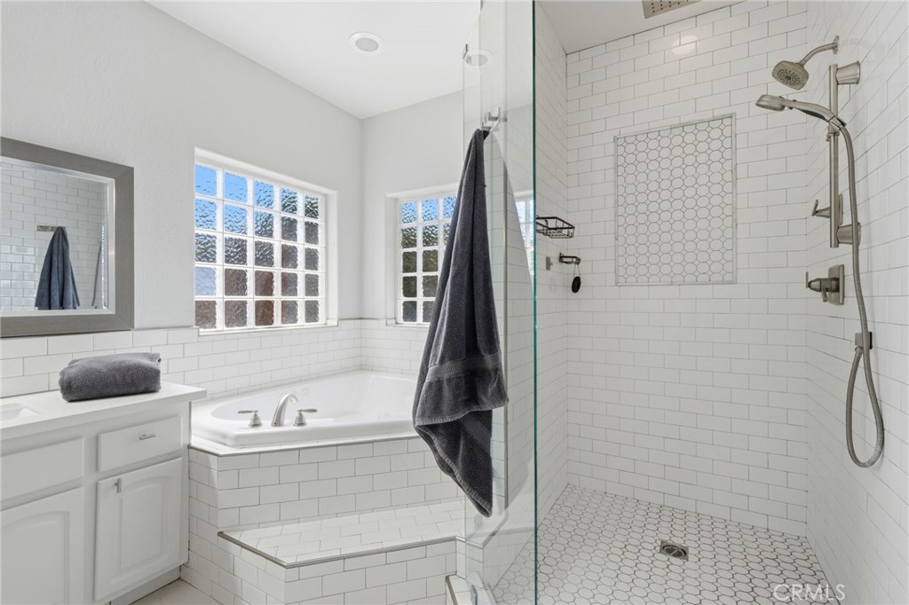 5036 Lakewood, Visalia, CA 93291