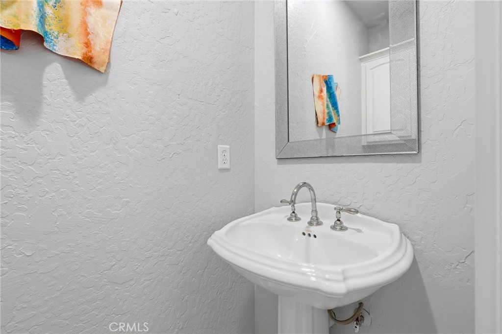 5036 Lakewood, Visalia, CA 93291