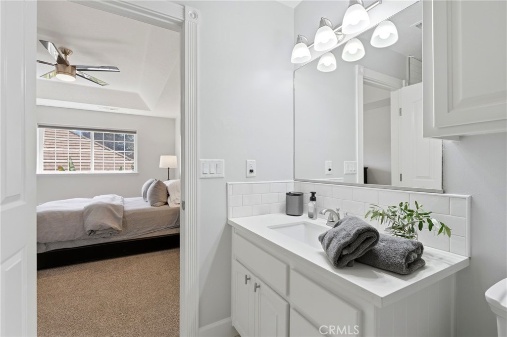 5036 Lakewood, Visalia, CA 93291