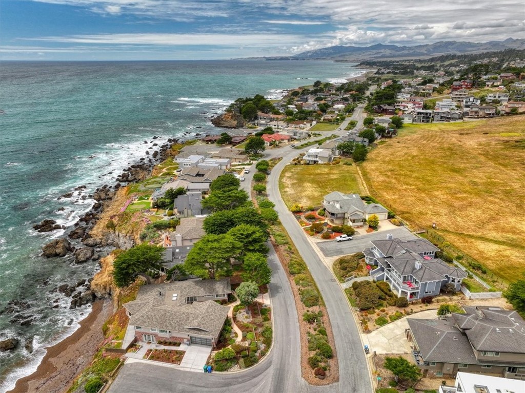 4824 Windsor Blvd, Cambria, CA 93428