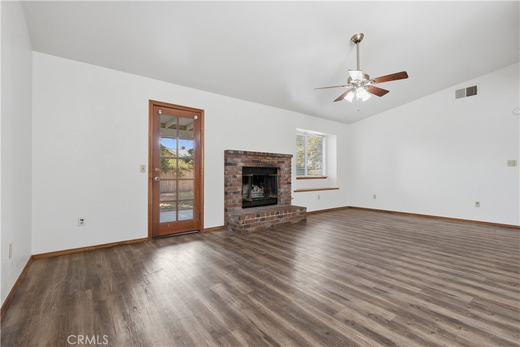 851 N Crenshaw, Visalia, CA 93291