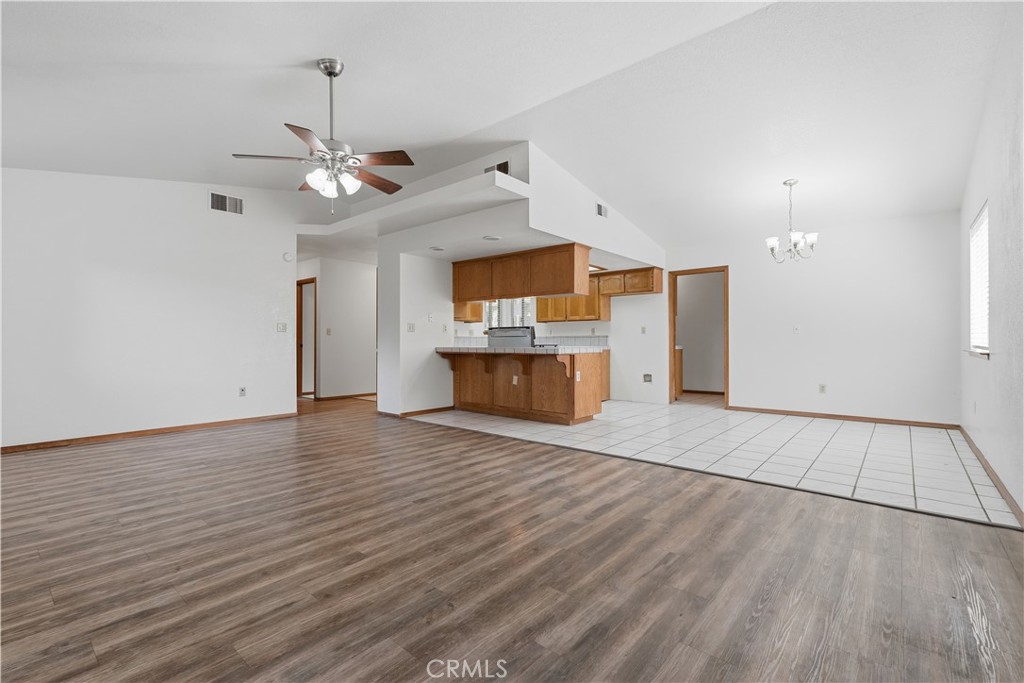 851 N Crenshaw, Visalia, CA 93291