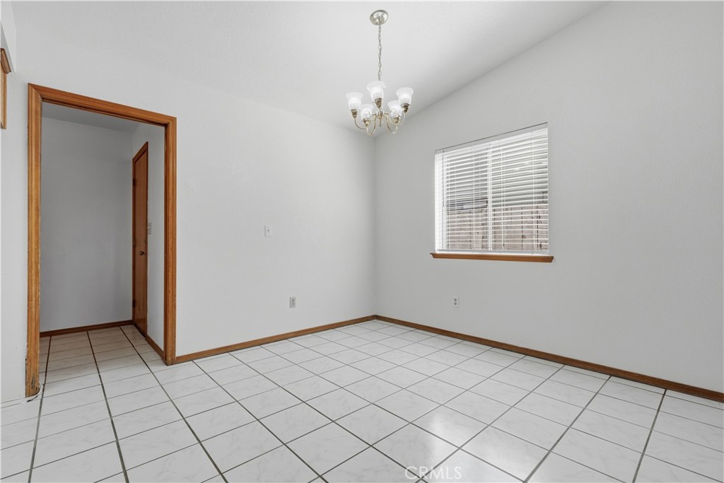 851 N Crenshaw, Visalia, CA 93291