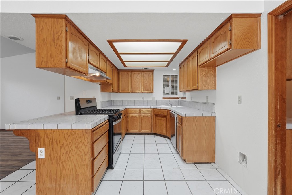 851 N Crenshaw, Visalia, CA 93291