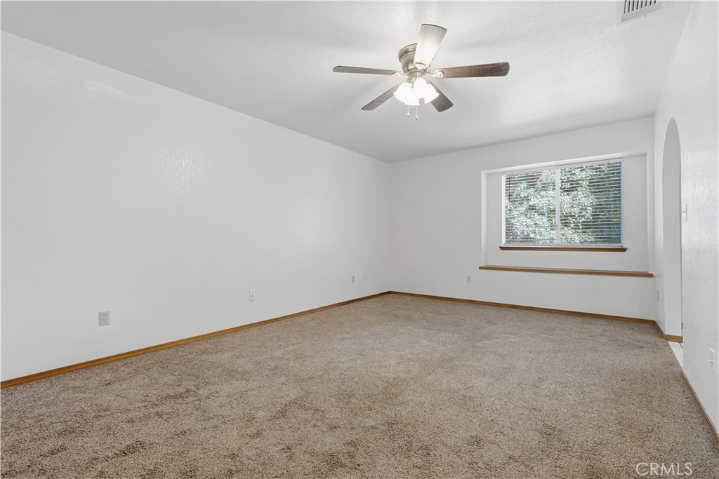 851 N Crenshaw, Visalia, CA 93291