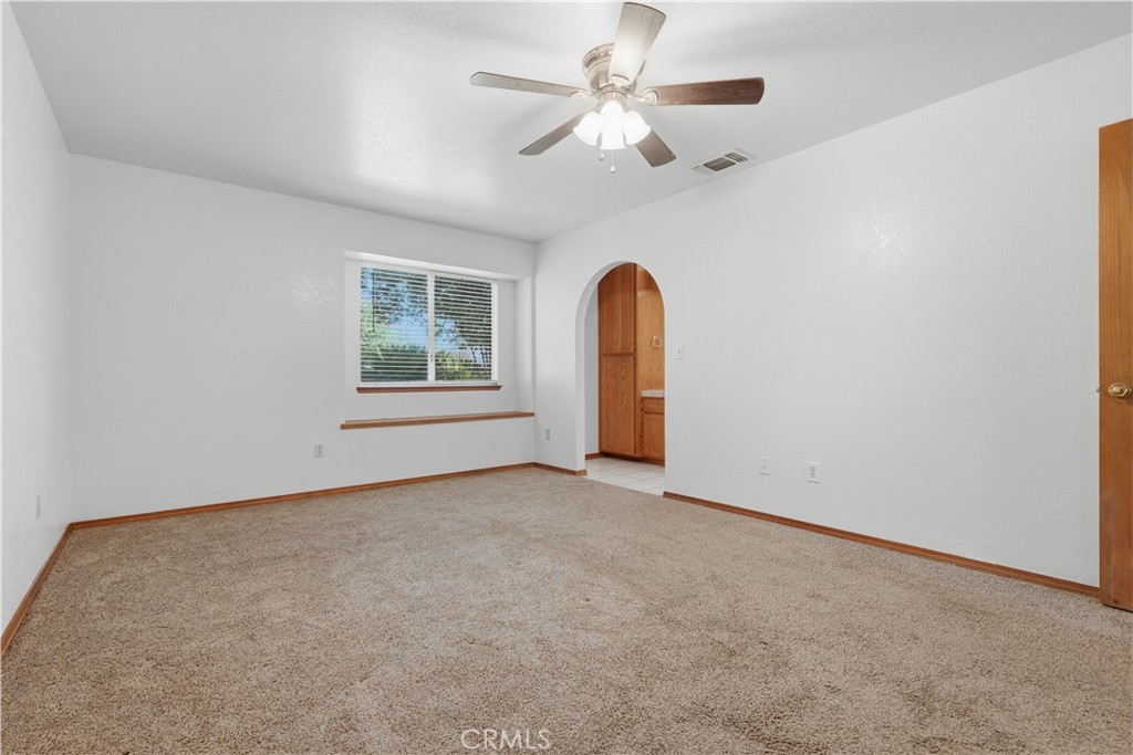 851 N Crenshaw, Visalia, CA 93291