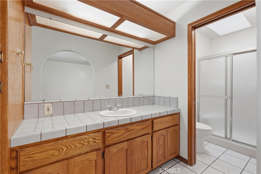 851 N Crenshaw, Visalia, CA 93291