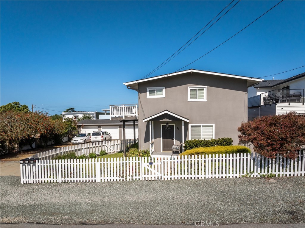 31 8th St, Cayucos, CA 93430