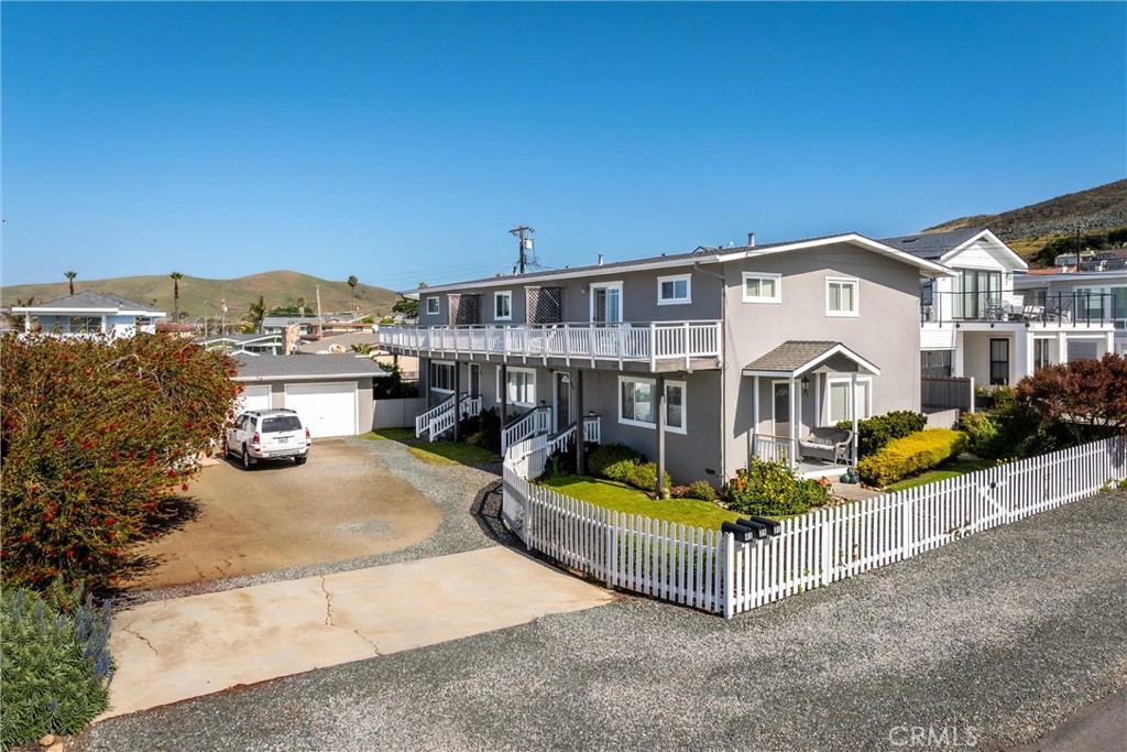 31 8th St, Cayucos, CA 93430