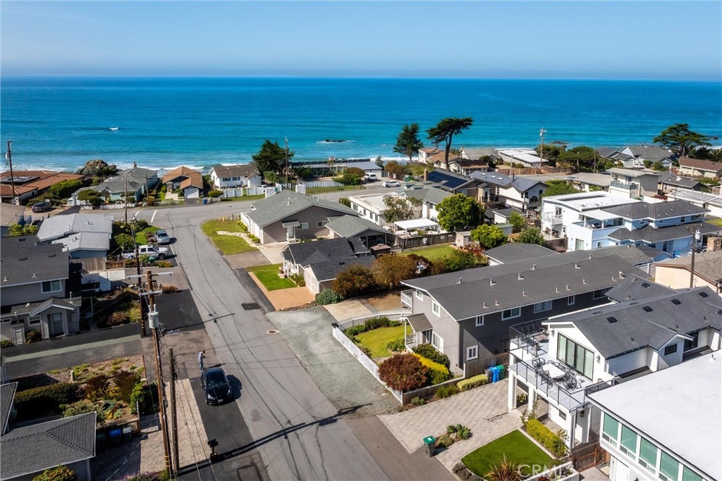 31 8th St, Cayucos, CA 93430