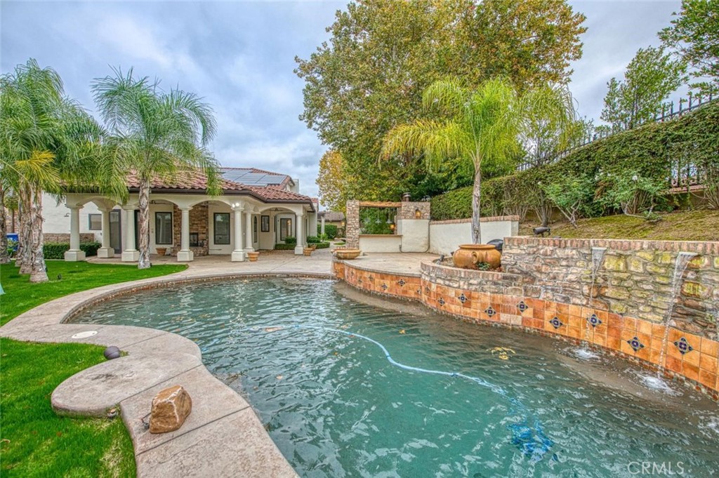 2283 E Sarazen, Fresno, CA 93730