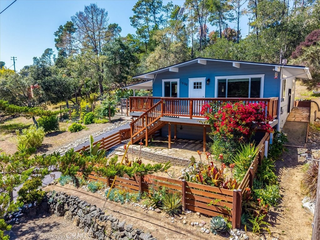 1520 Astor Ave, Cambria, CA 93428
