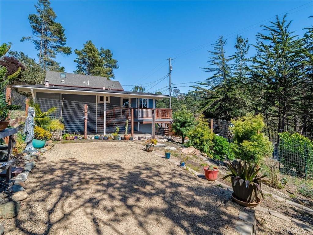 1520 Astor Ave, Cambria, CA 93428