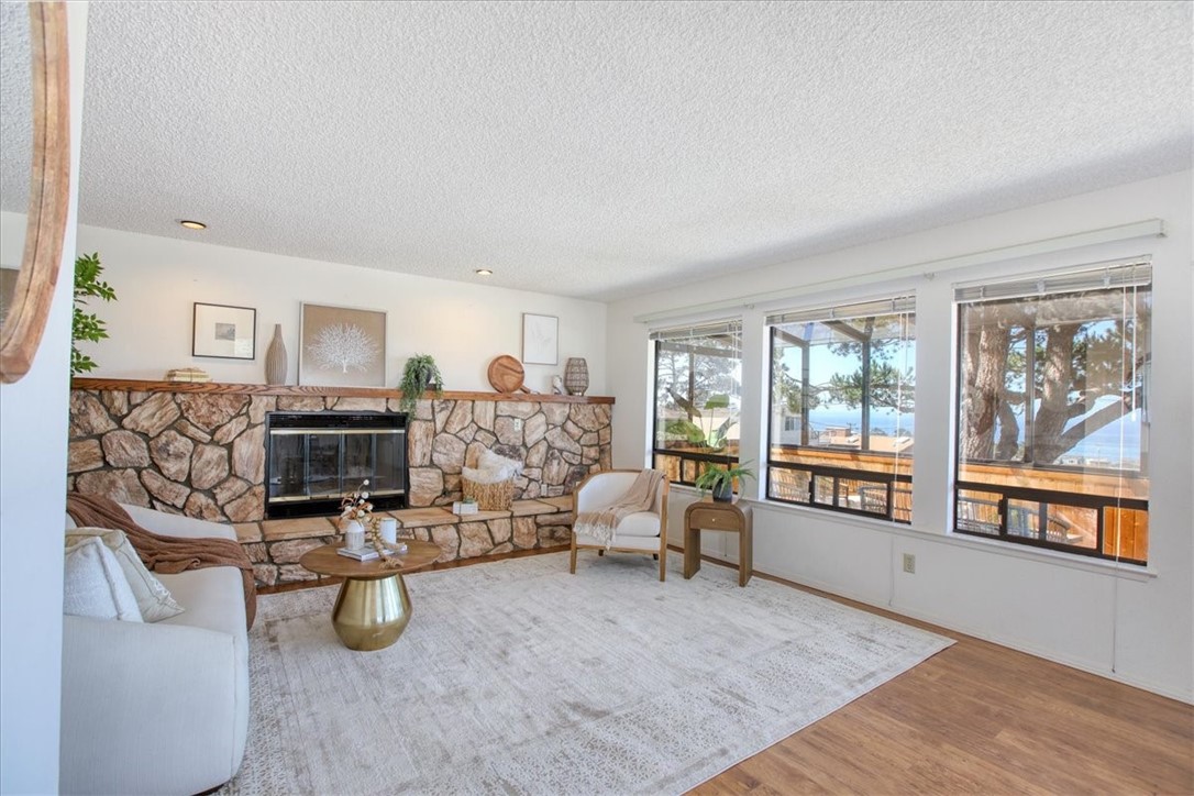 2098 Oxford Ave, Cambria, CA 93428