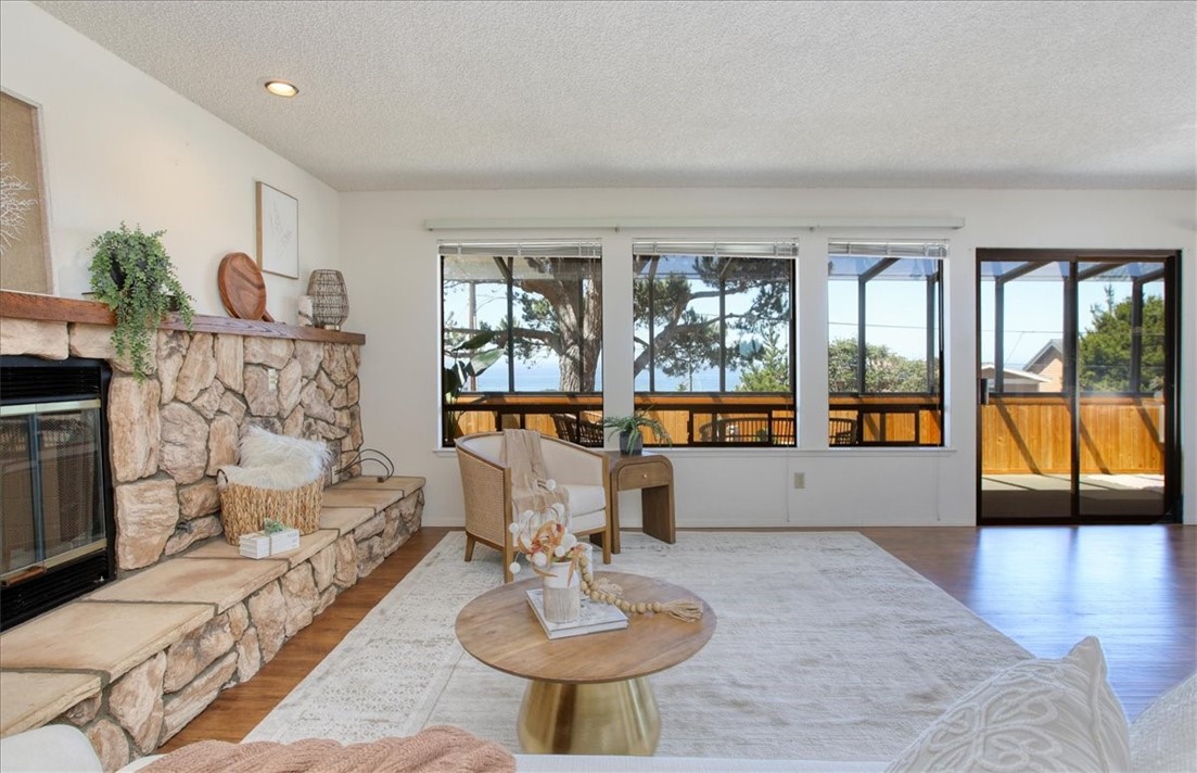 2098 Oxford Ave, Cambria, CA 93428
