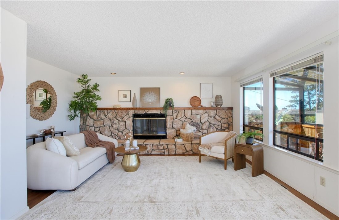 2098 Oxford Ave, Cambria, CA 93428