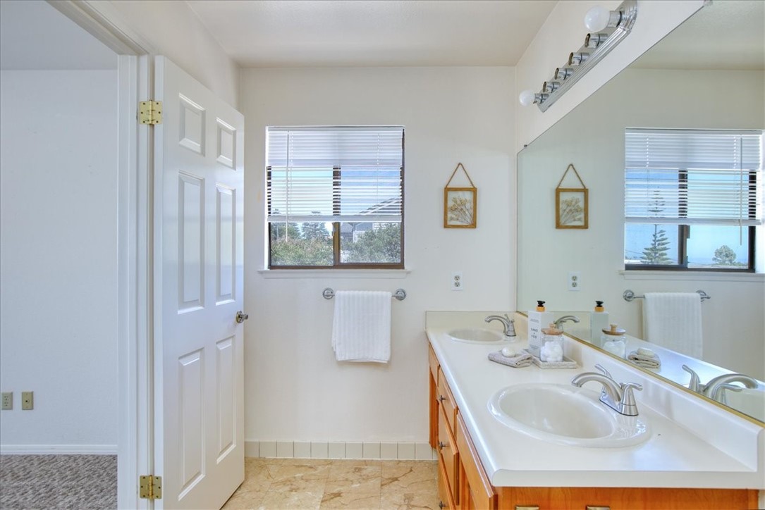 2098 Oxford Ave, Cambria, CA 93428