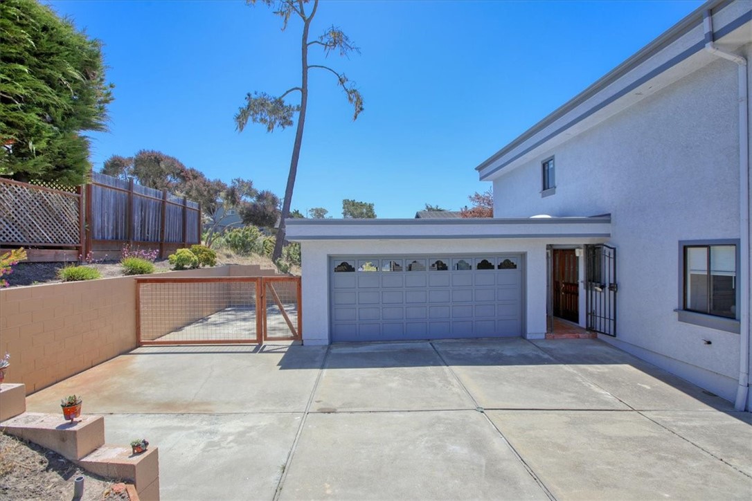 2098 Oxford Ave, Cambria, CA 93428