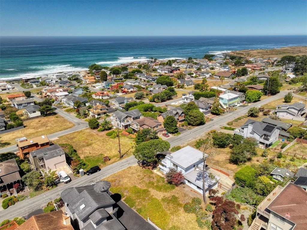 2098 Oxford Ave, Cambria, CA 93428